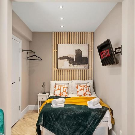 Cosy Heathrow Studios - Parking - Garden Лондон Екстер'єр фото