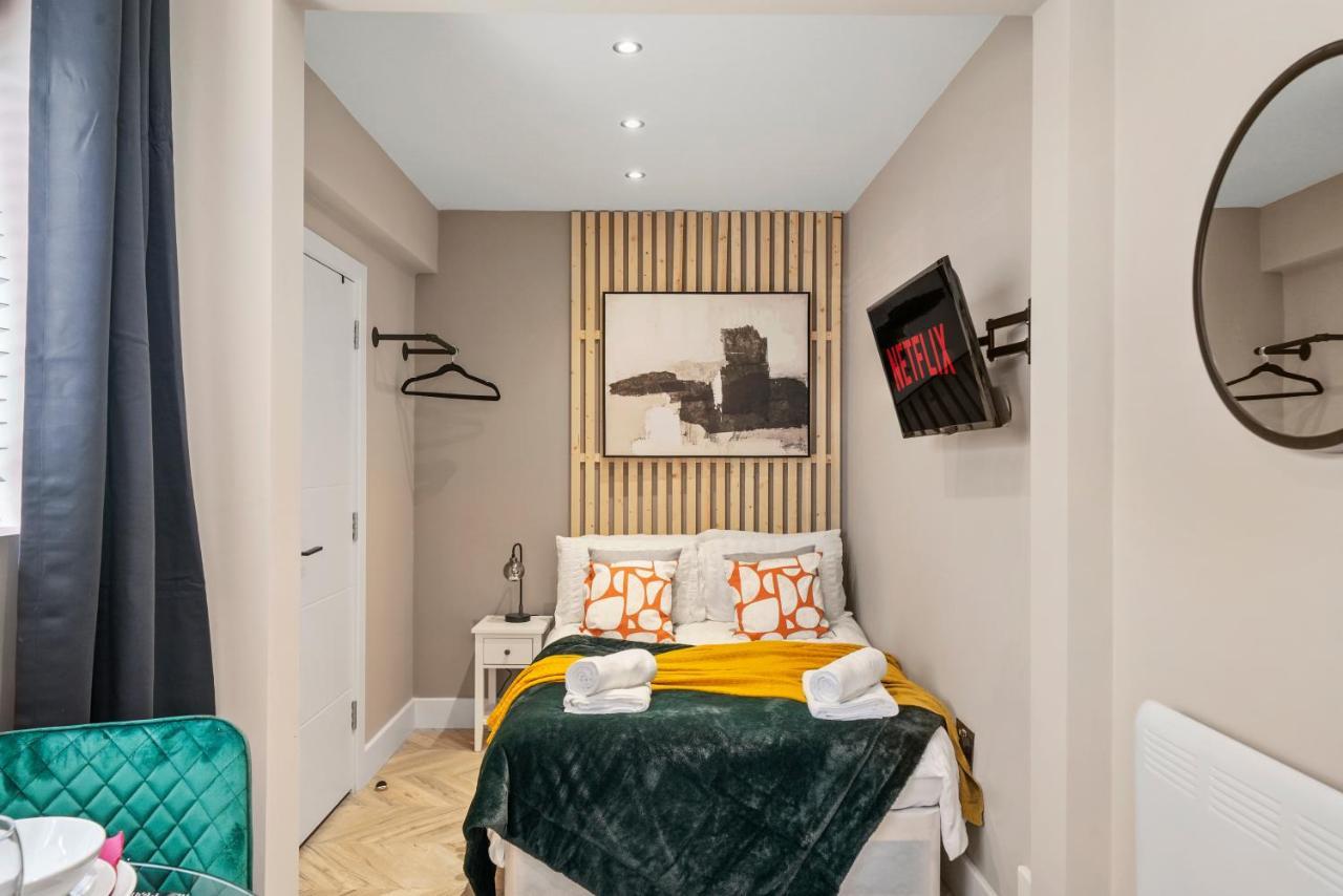 Cosy Heathrow Studios - Parking - Garden Лондон Екстер'єр фото