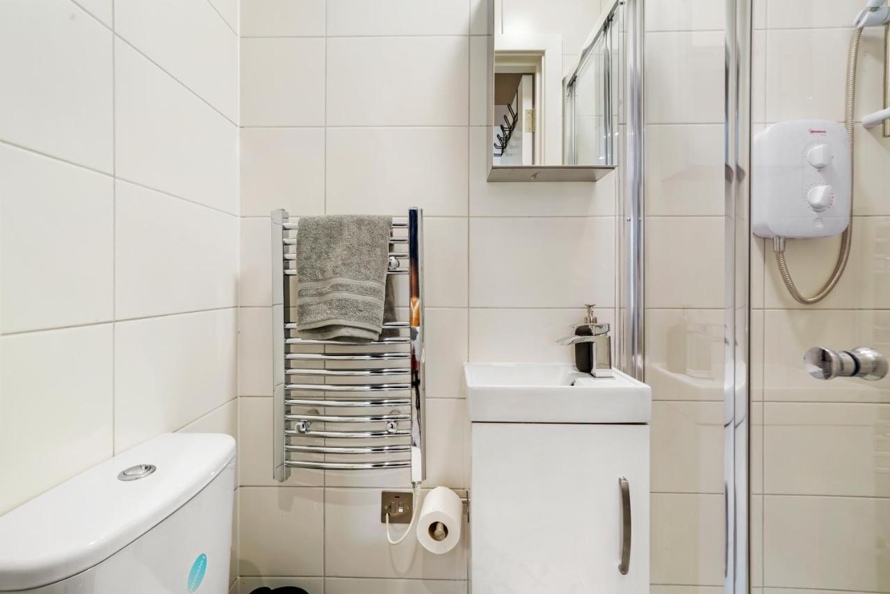 Cosy Heathrow Studios - Parking - Garden Лондон Екстер'єр фото