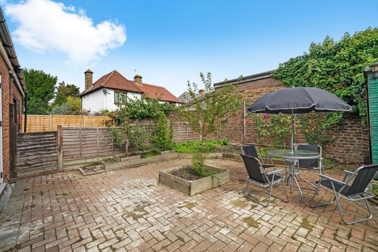 Cosy Heathrow Studios - Parking - Garden Лондон Екстер'єр фото