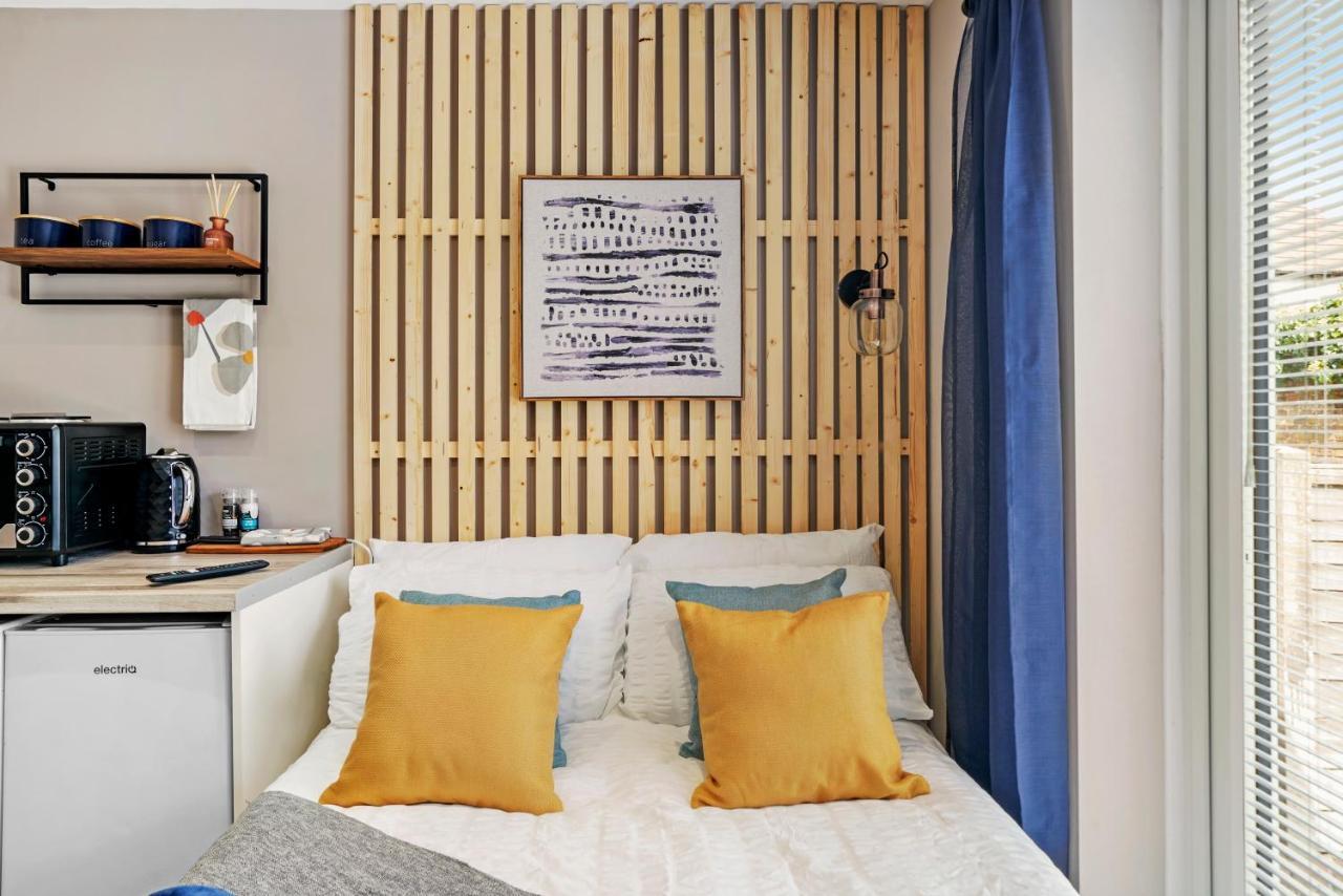 Cosy Heathrow Studios - Parking - Garden Лондон Екстер'єр фото