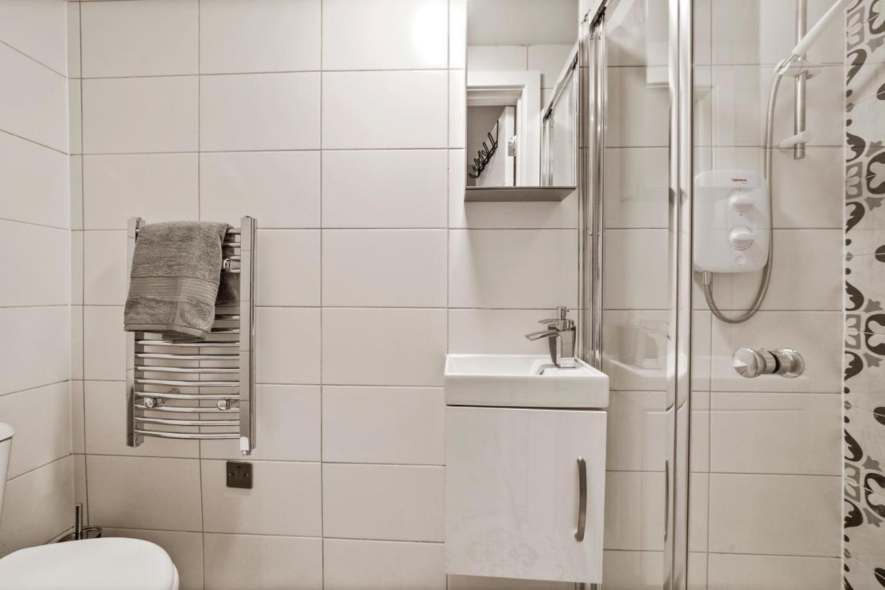 Cosy Heathrow Studios - Parking - Garden Лондон Екстер'єр фото