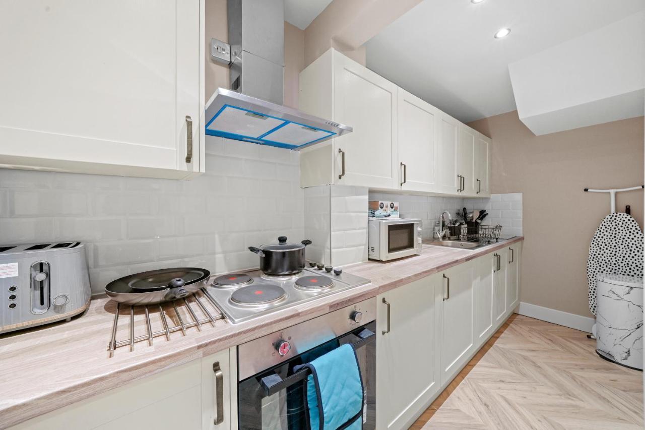Cosy Heathrow Studios - Parking - Garden Лондон Екстер'єр фото