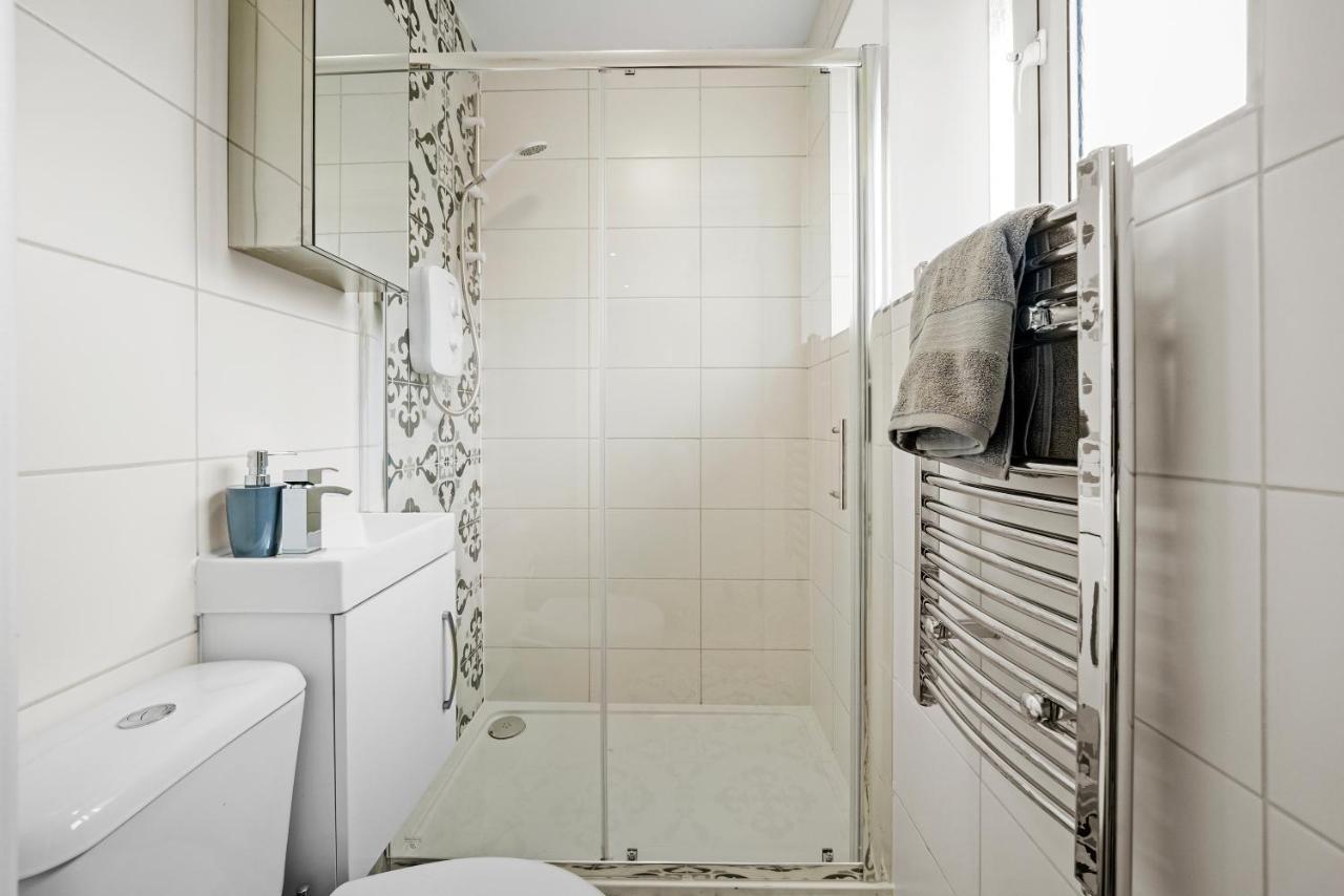 Cosy Heathrow Studios - Parking - Garden Лондон Екстер'єр фото