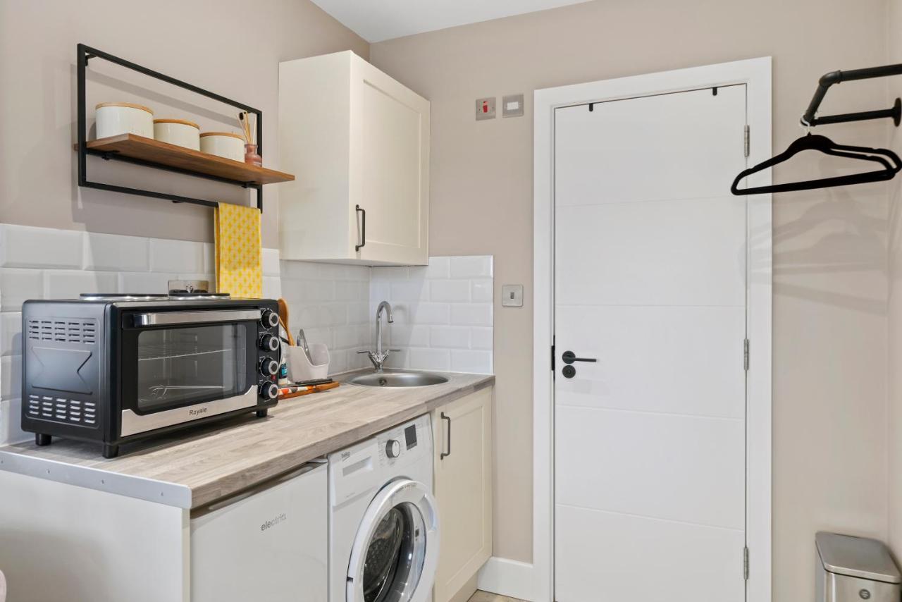 Cosy Heathrow Studios - Parking - Garden Лондон Екстер'єр фото